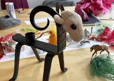 Skulptur av återbruklsmaterial